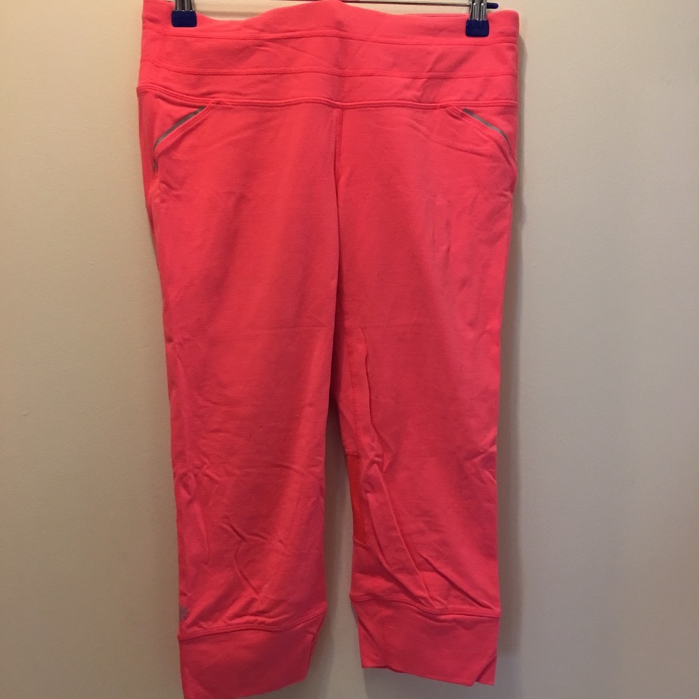 Athleta Capri bottoms- Coral sz M
